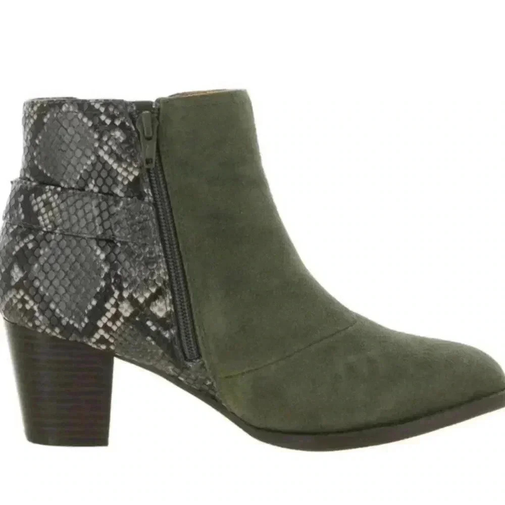 Vionic Naomi green suede and leather booties.